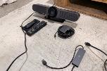 2022 Samsung QB75B 75 tommer skjerm med Logitech MeetUp konferansekamera