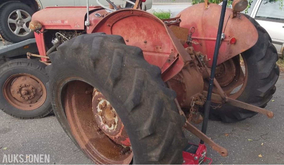 1960 Massey Ferguson I35