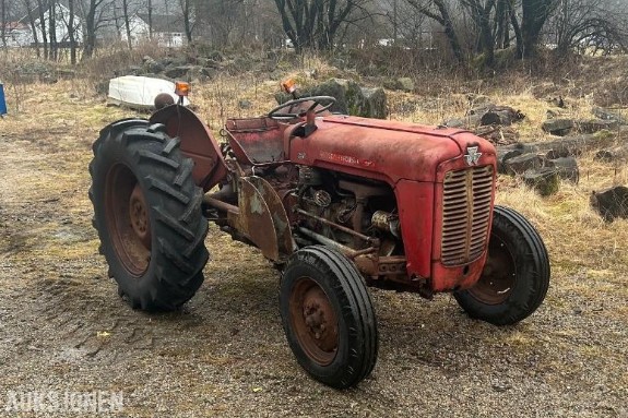 1960 Massey Ferguson I35