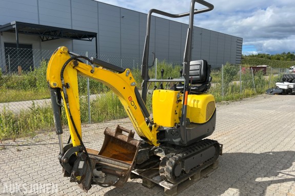 2013 Wacker Neuson 803 minigraver med graveskuffe og hydraulisk pusseskuffe