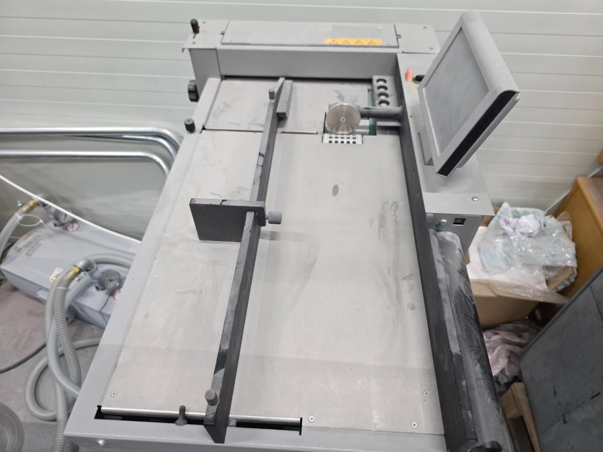 Morgana AutoCreaser Pro 33 automatisk false-/rillemaskin med berøringsskjerm