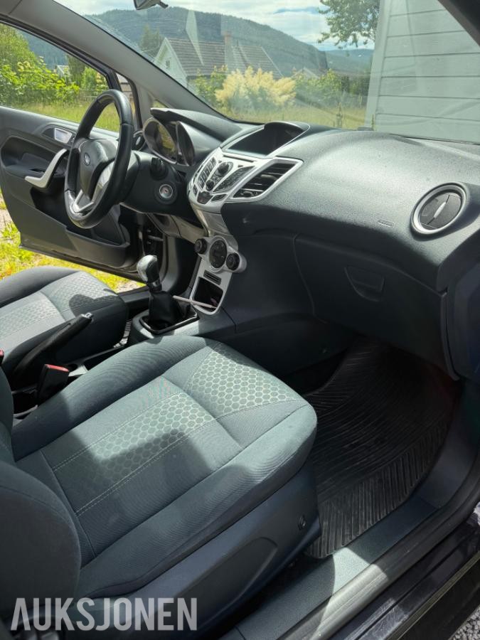 2011 Ford Fiesta 1.4 69hk automat navigasjon
