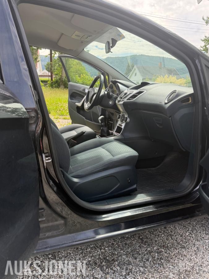 2011 Ford Fiesta 1.4 69hk automat navigasjon