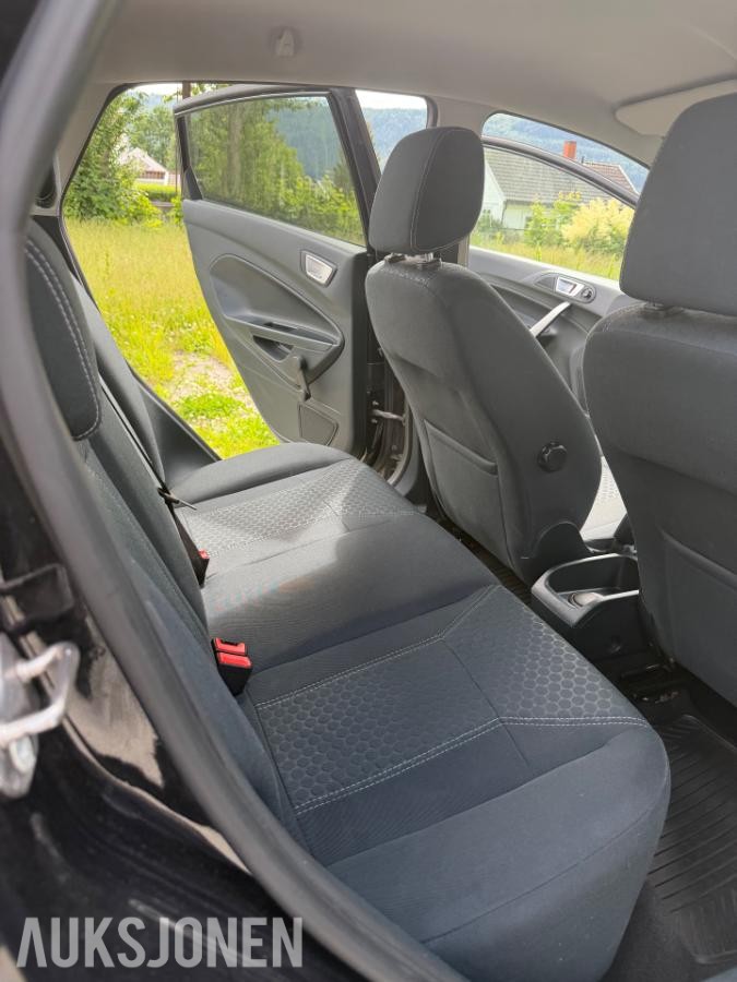 2011 Ford Fiesta 1.4 69hk automat navigasjon