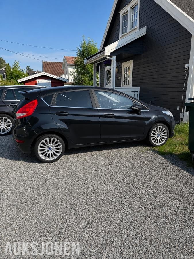 2011 Ford Fiesta 1.4 69hk automat navigasjon