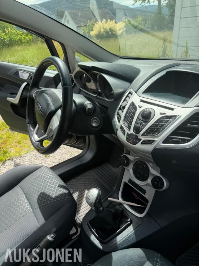 2011 Ford Fiesta 1.4 69hk automat navigasjon