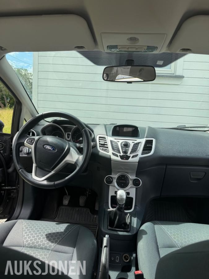 2011 Ford Fiesta 1.4 69hk automat navigasjon