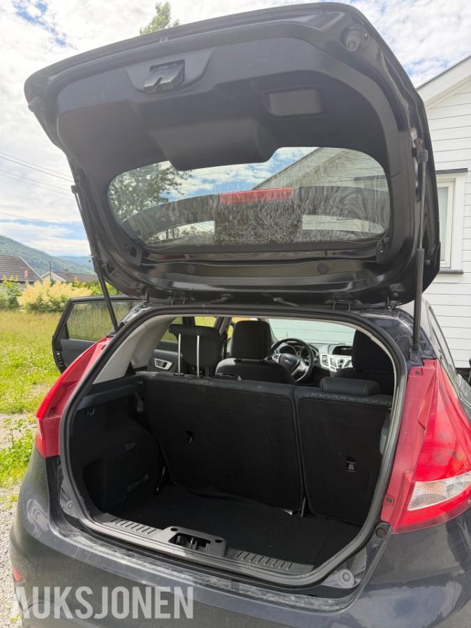 2011 Ford Fiesta 1.4 69hk automat navigasjon