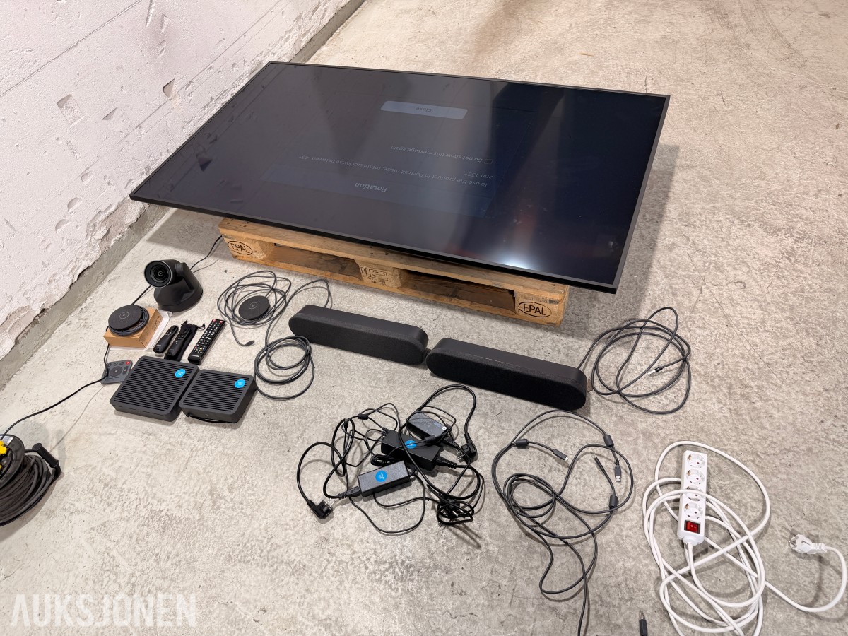 Samsung 75 tommer 4k infoskjerm med Logitech rally videokonferanseutstyr