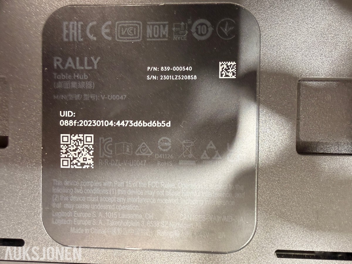 Samsung 75 tommer 4k infoskjerm med Logitech rally videokonferanseutstyr
