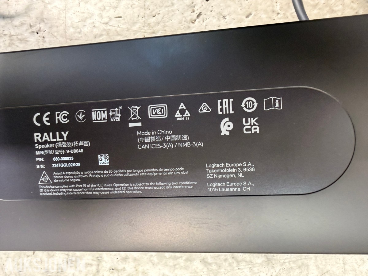 Samsung 75 tommer 4k infoskjerm med Logitech rally videokonferanseutstyr