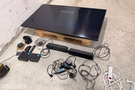 2022 Samsung QB85B 85 tommer 4k infoskjerm med Logitech rally videokonferanseutstyr