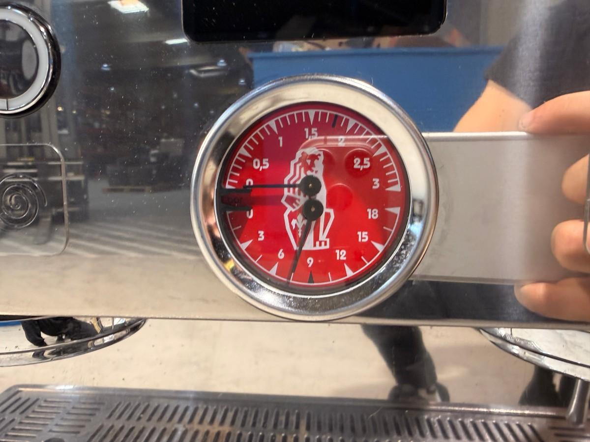 2023 La Marzocco Linea PB S 2AV HW espressomaskin