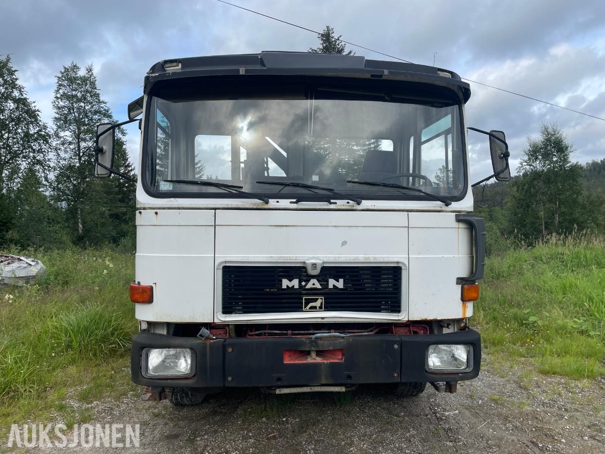 1986 MAN 12.170 F Med kran