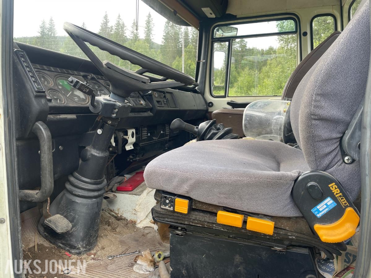1986 MAN 12.170 F Med kran