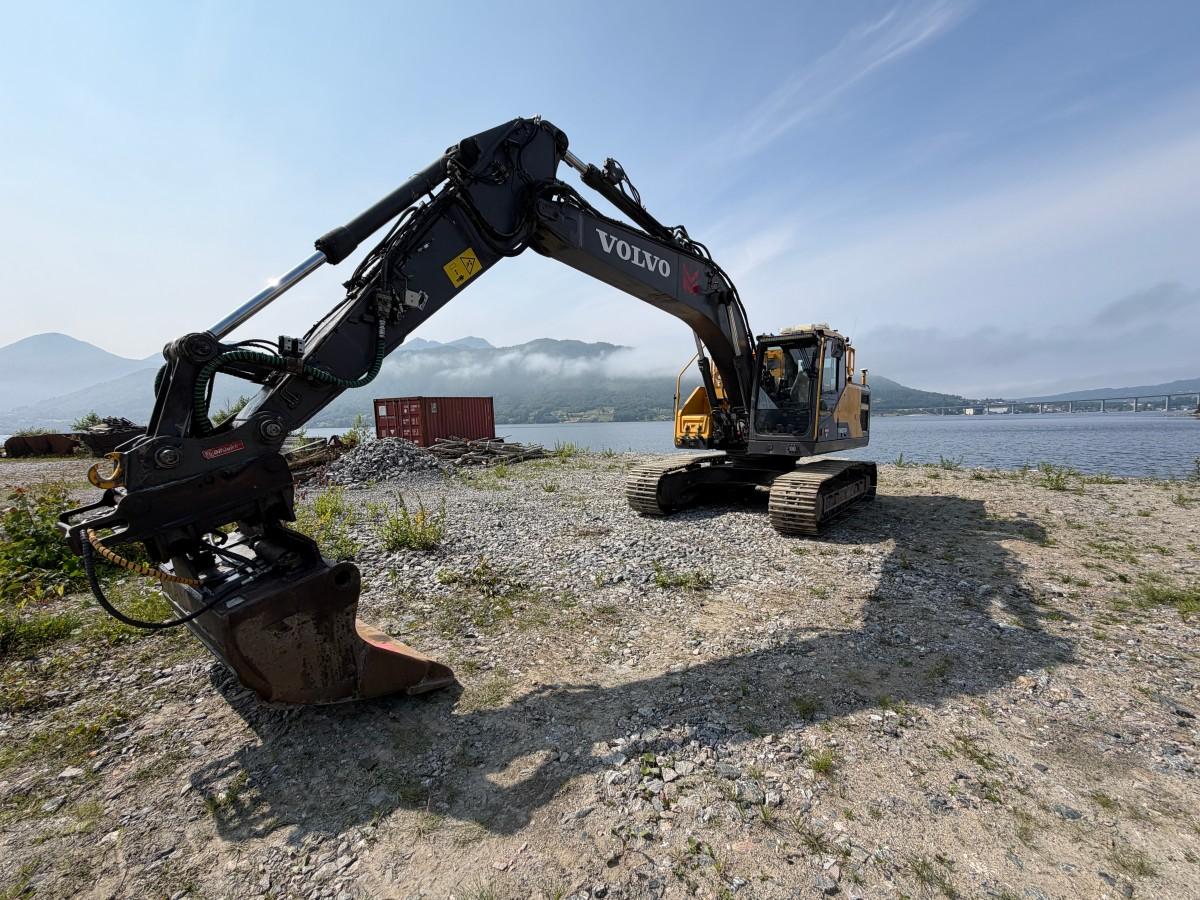 Volvo EC220E gravemaskin med Ilmeg/Montabert borerigg og Rotair kompressor- Maskinstyring - 2015 - 13447r