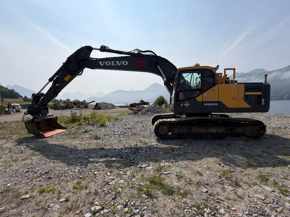 Volvo EC220E gravemaskin med Ilmeg/Montabert borerigg og Rotair kompressor- Maskinstyring - 2015 - 13447r
