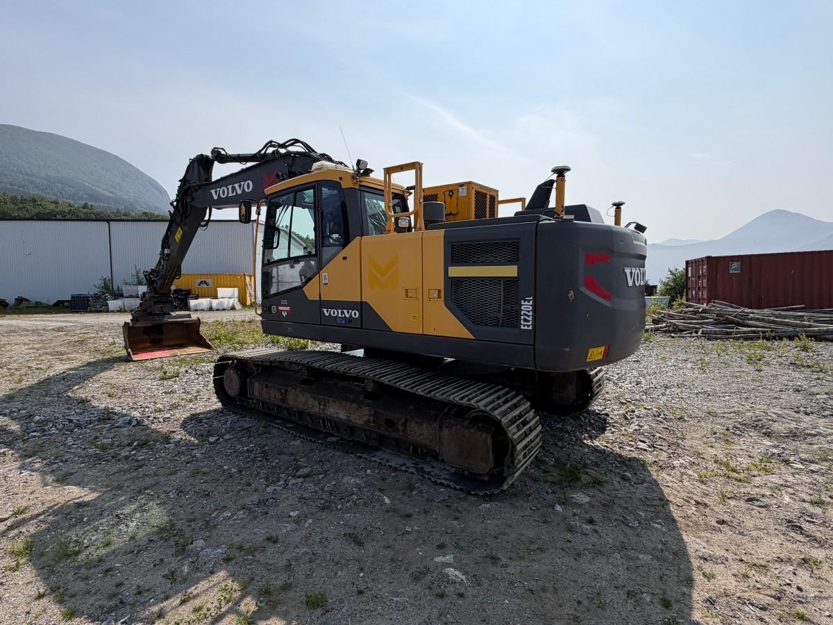 Volvo EC220E gravemaskin med Ilmeg/Montabert borerigg og Rotair kompressor- Maskinstyring - 2015 - 13447r