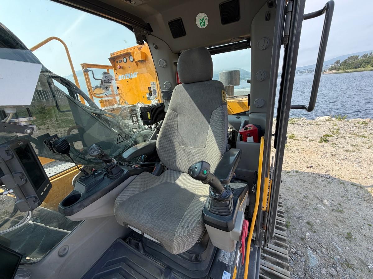 Volvo EC220E gravemaskin med Ilmeg/Montabert borerigg og Rotair kompressor- Maskinstyring - 2015 - 13447r