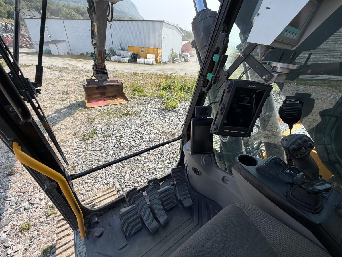 Volvo EC220E gravemaskin med Ilmeg/Montabert borerigg og Rotair kompressor- Maskinstyring - 2015 - 13447r