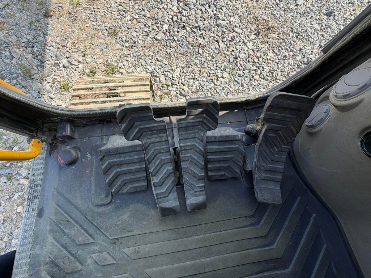 Volvo EC220E gravemaskin med Ilmeg/Montabert borerigg og Rotair kompressor- Maskinstyring - 2015 - 13447r