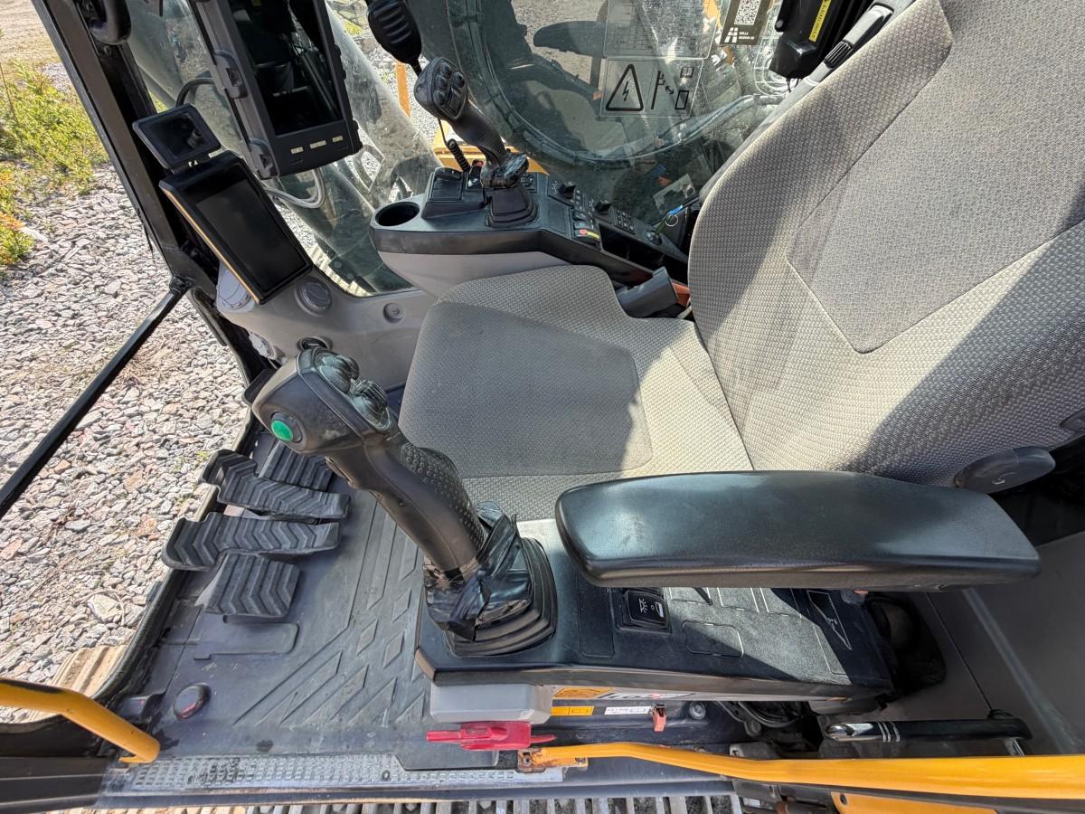 Volvo EC220E gravemaskin med Ilmeg/Montabert borerigg og Rotair kompressor- Maskinstyring - 2015 - 13447r