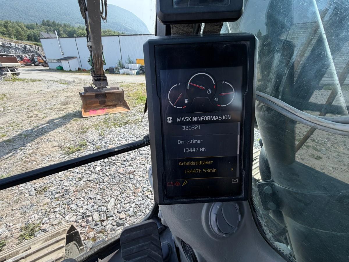 Volvo EC220E gravemaskin med Ilmeg/Montabert borerigg og Rotair kompressor- Maskinstyring - 2015 - 13447r