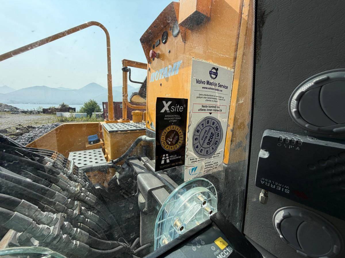 Volvo EC220E gravemaskin med Ilmeg/Montabert borerigg og Rotair kompressor- Maskinstyring - 2015 - 13447r