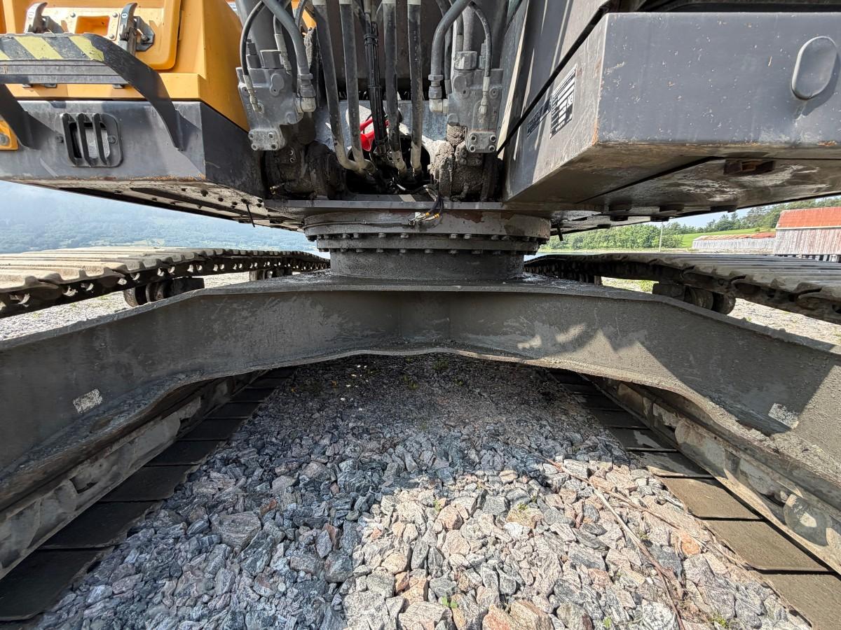 Volvo EC220E gravemaskin med Ilmeg/Montabert borerigg og Rotair kompressor- Maskinstyring - 2015 - 13447r