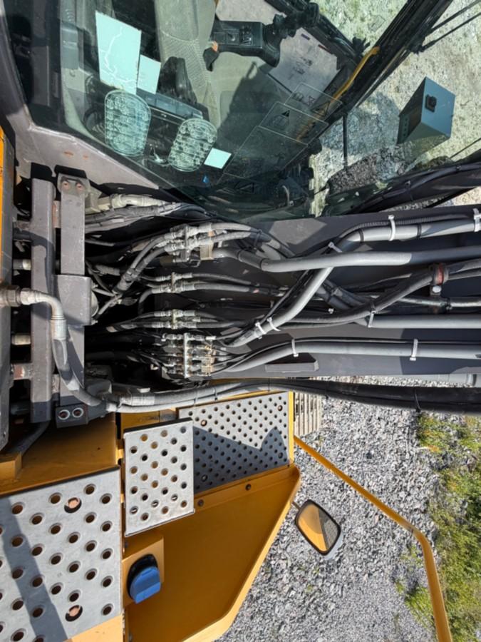Volvo EC220E gravemaskin med Ilmeg/Montabert borerigg og Rotair kompressor- Maskinstyring - 2015 - 13447r