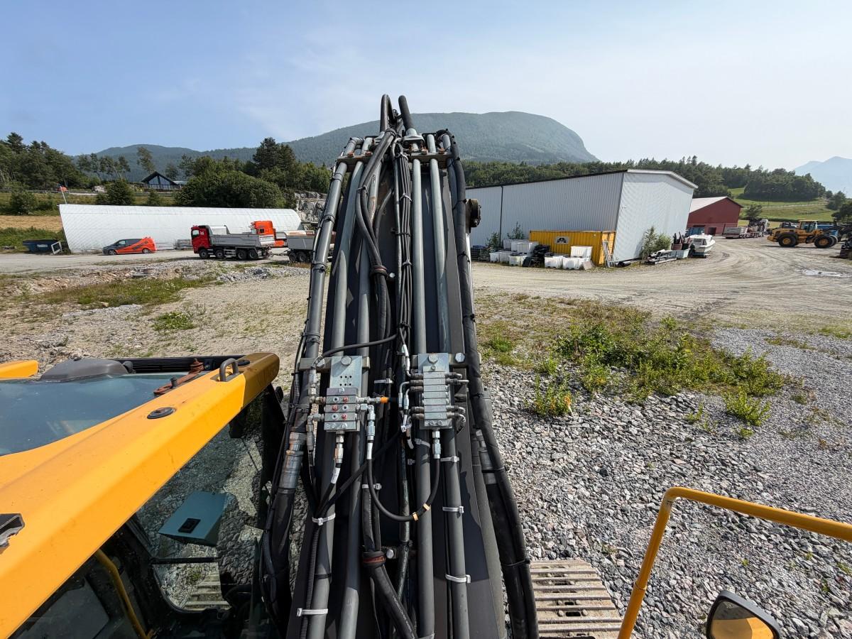 Volvo EC220E gravemaskin med Ilmeg/Montabert borerigg og Rotair kompressor- Maskinstyring - 2015 - 13447r