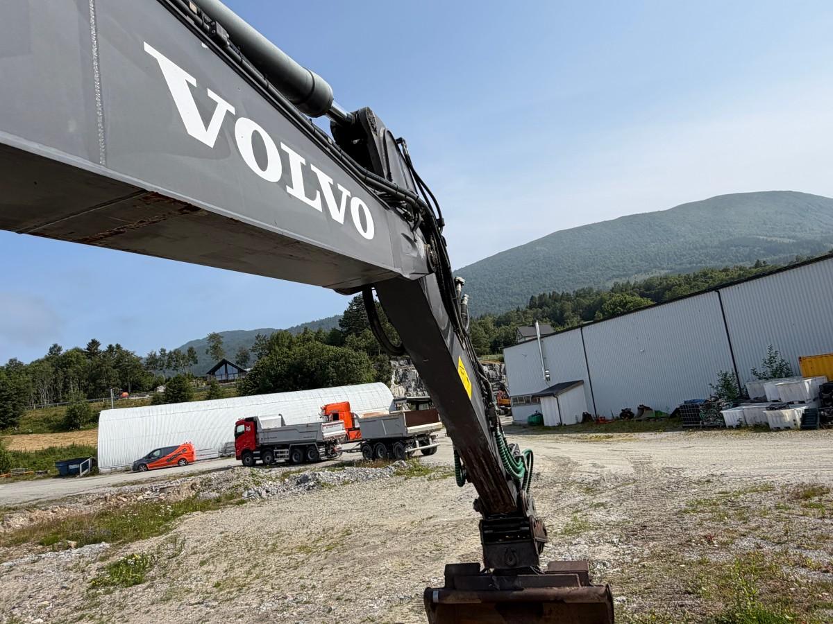 Volvo EC220E gravemaskin med Ilmeg/Montabert borerigg og Rotair kompressor- Maskinstyring - 2015 - 13447r