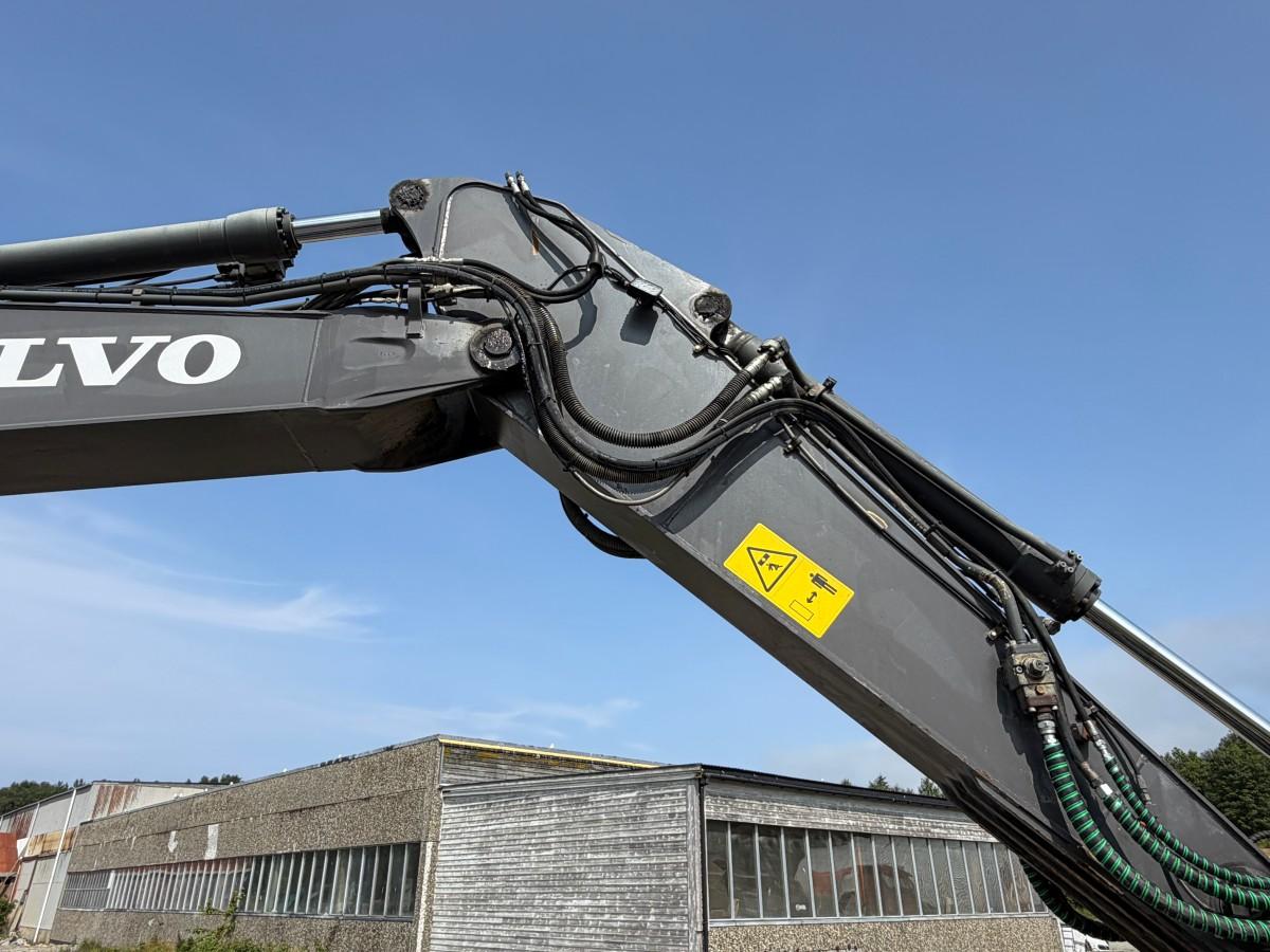 Volvo EC220E gravemaskin med Ilmeg/Montabert borerigg og Rotair kompressor- Maskinstyring - 2015 - 13447r