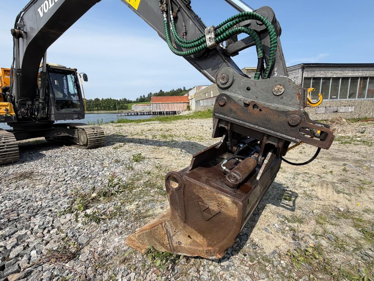 Volvo EC220E gravemaskin med Ilmeg/Montabert borerigg og Rotair kompressor- Maskinstyring - 2015 - 13447r