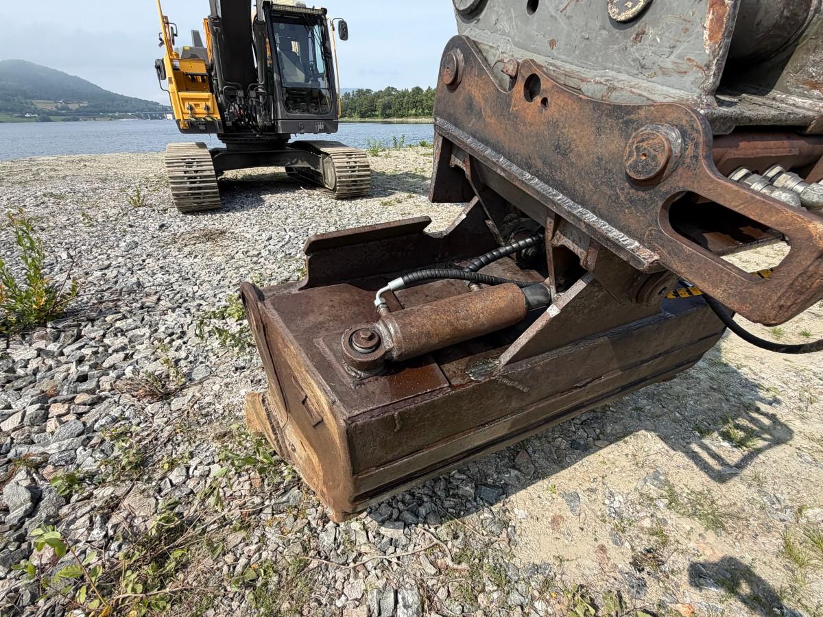 Volvo EC220E gravemaskin med Ilmeg/Montabert borerigg og Rotair kompressor- Maskinstyring - 2015 - 13447r