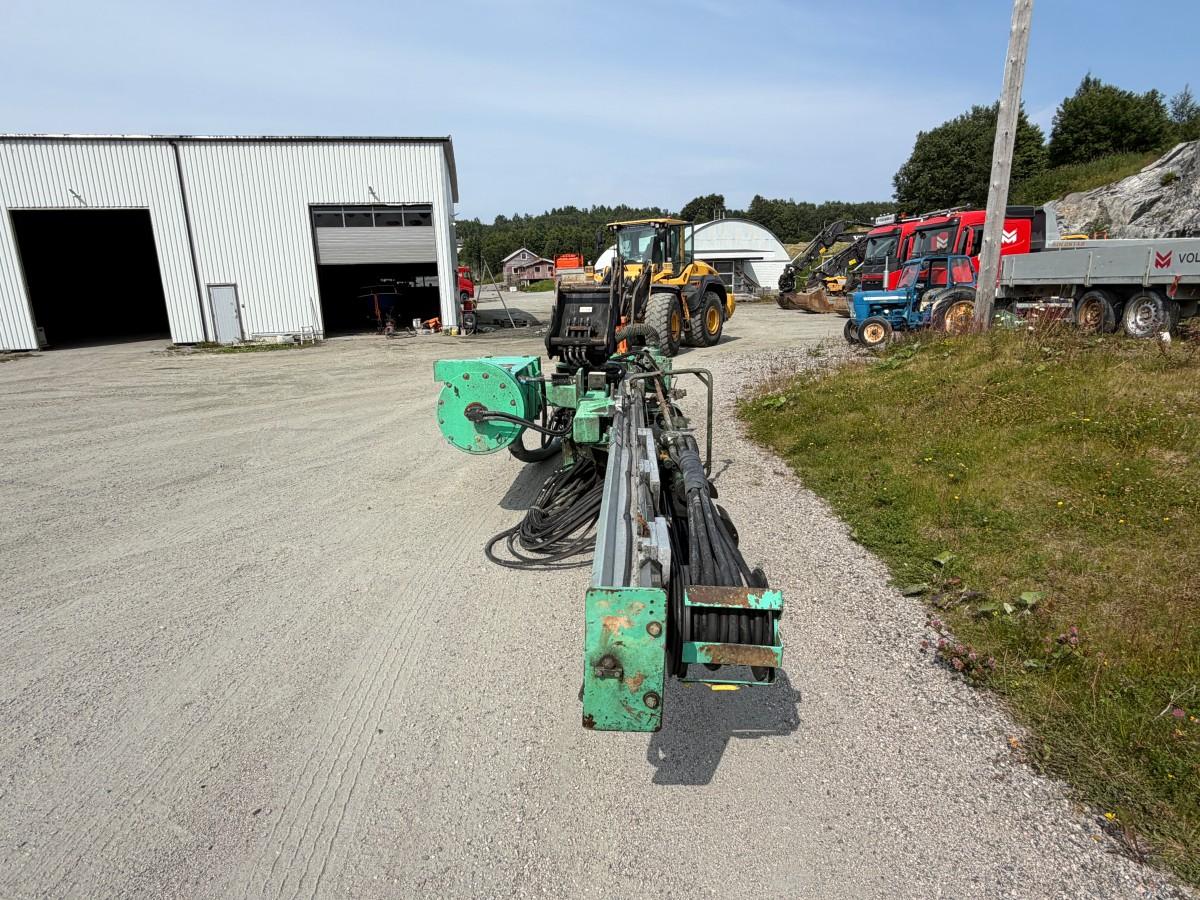 Volvo EC220E gravemaskin med Ilmeg/Montabert borerigg og Rotair kompressor- Maskinstyring - 2015 - 13447r