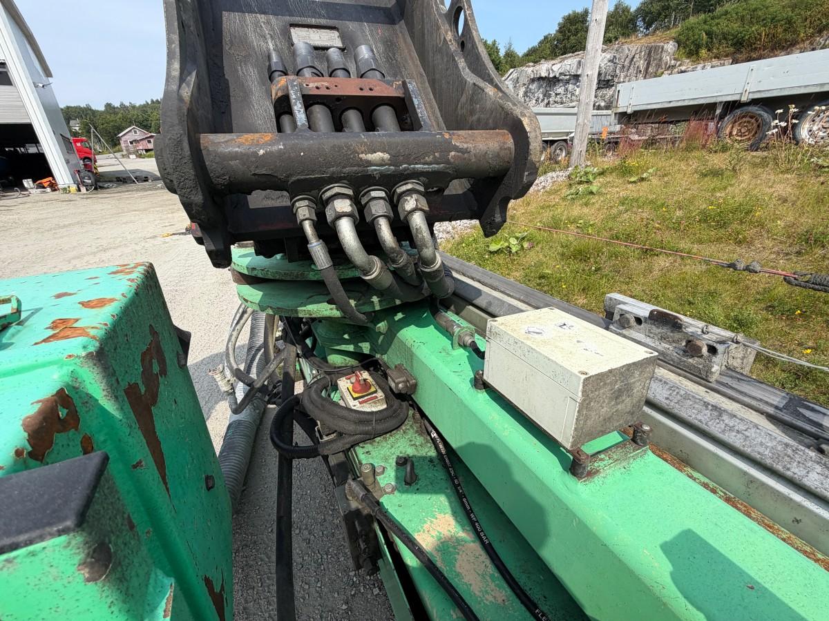 Volvo EC220E gravemaskin med Ilmeg/Montabert borerigg og Rotair kompressor- Maskinstyring - 2015 - 13447r