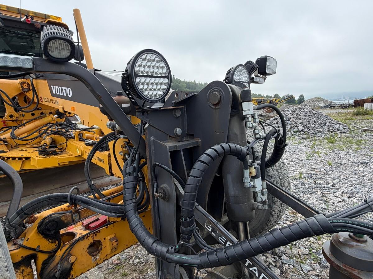 2013 Volvo G946B veihøvel med maskinstyring, frontskjær og midtblad