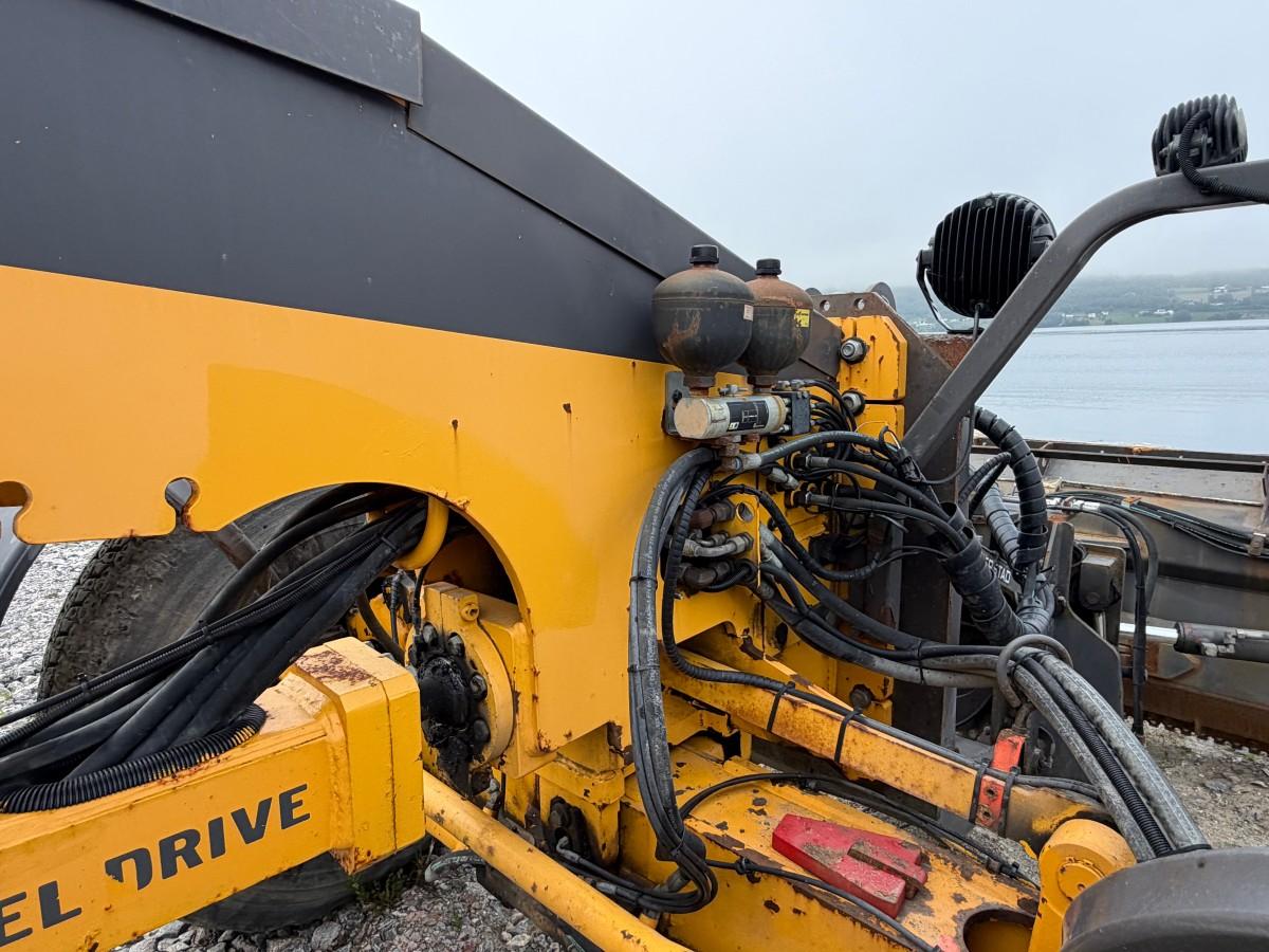 2013 Volvo G946B veihøvel med maskinstyring, frontskjær og midtblad