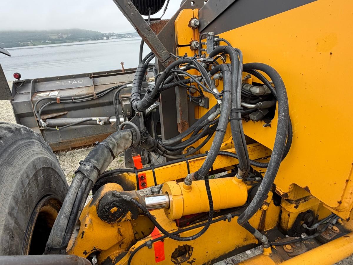 2013 Volvo G946B veihøvel med maskinstyring, frontskjær og midtblad