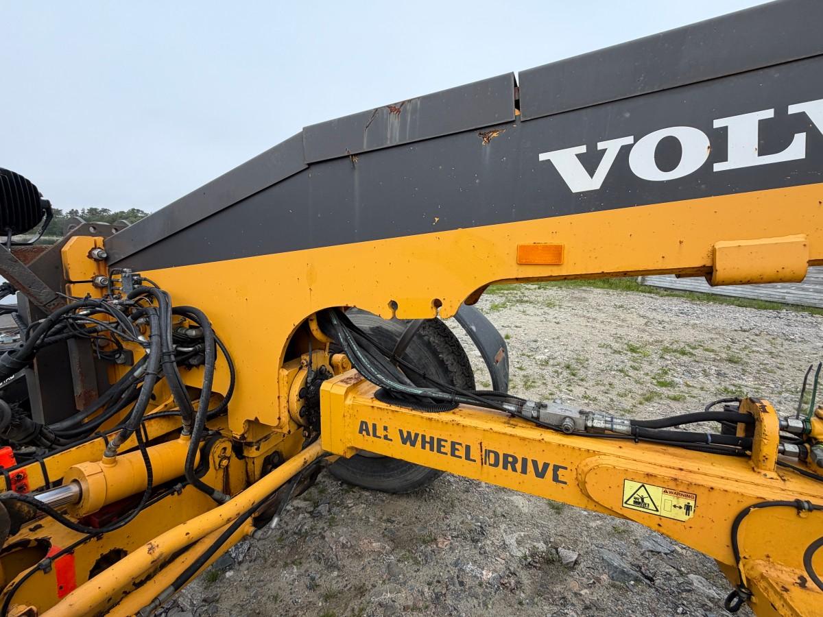 2013 Volvo G946B veihøvel med maskinstyring, frontskjær og midtblad