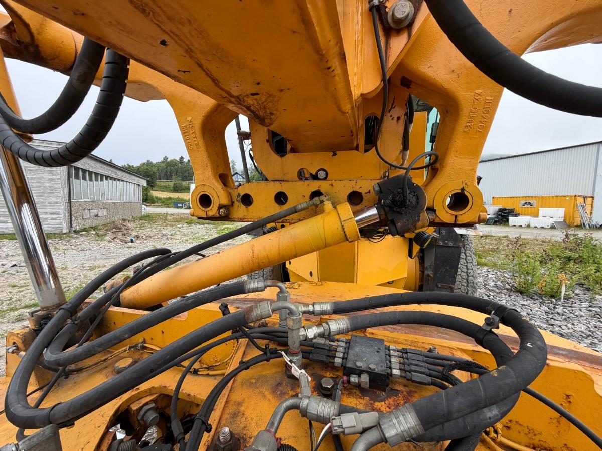 2013 Volvo G946B veihøvel med maskinstyring, frontskjær og midtblad