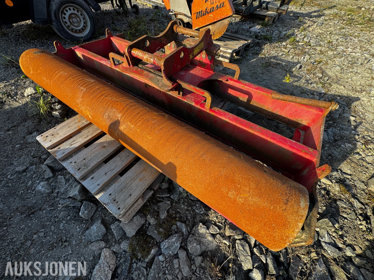 Gigant GI-G3250 planeringsbjelke med komprimeringsvalse – S60 – 2019 modell