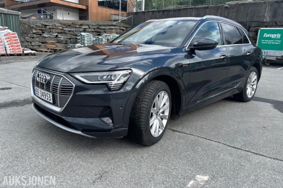 2022 Audi e-tron 55 quattro 408hk Adaptiv luftfjæring Avtakbart hengerfeste Valcona skinninteriør 52 500 km