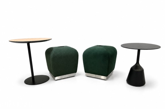 2 Fora Form puffer og 2 sidebord