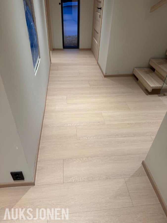 94,35 m2 HEL PALL MED 15mm høykvalitets PREMIUM LAMINATGULV SELGES
