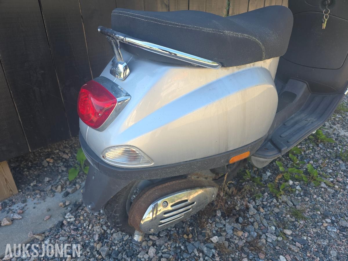 2009 Vespa LX 50