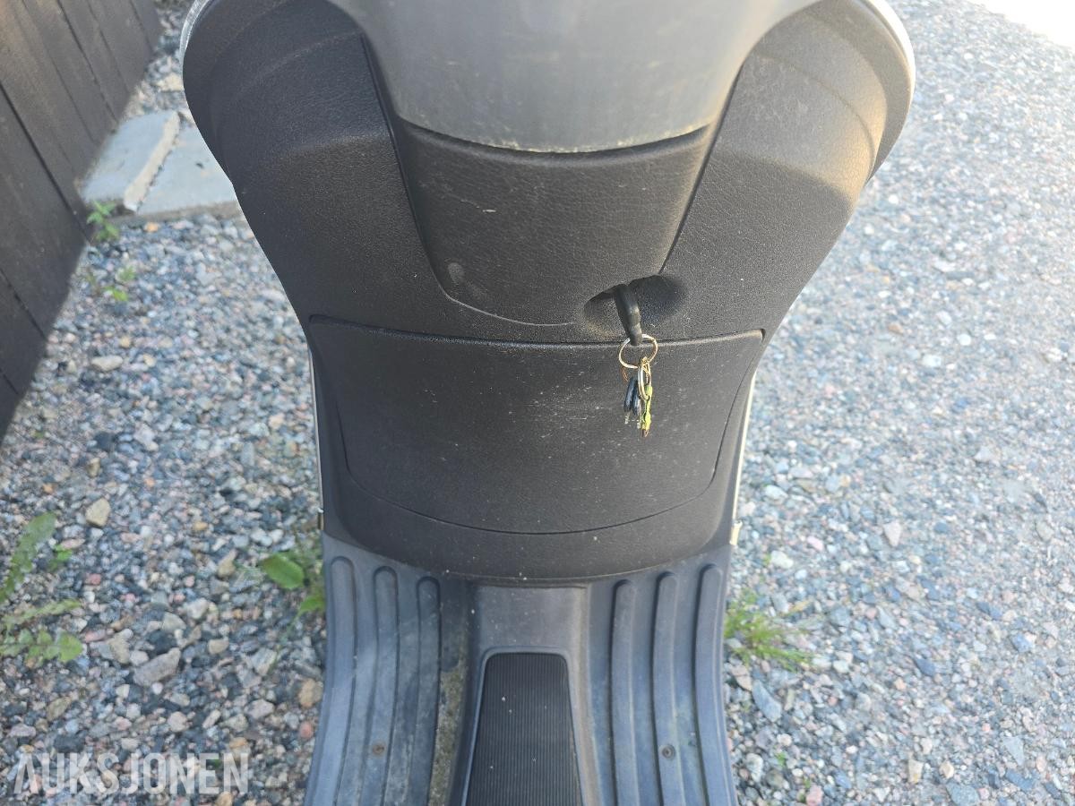 2009 Vespa LX 50