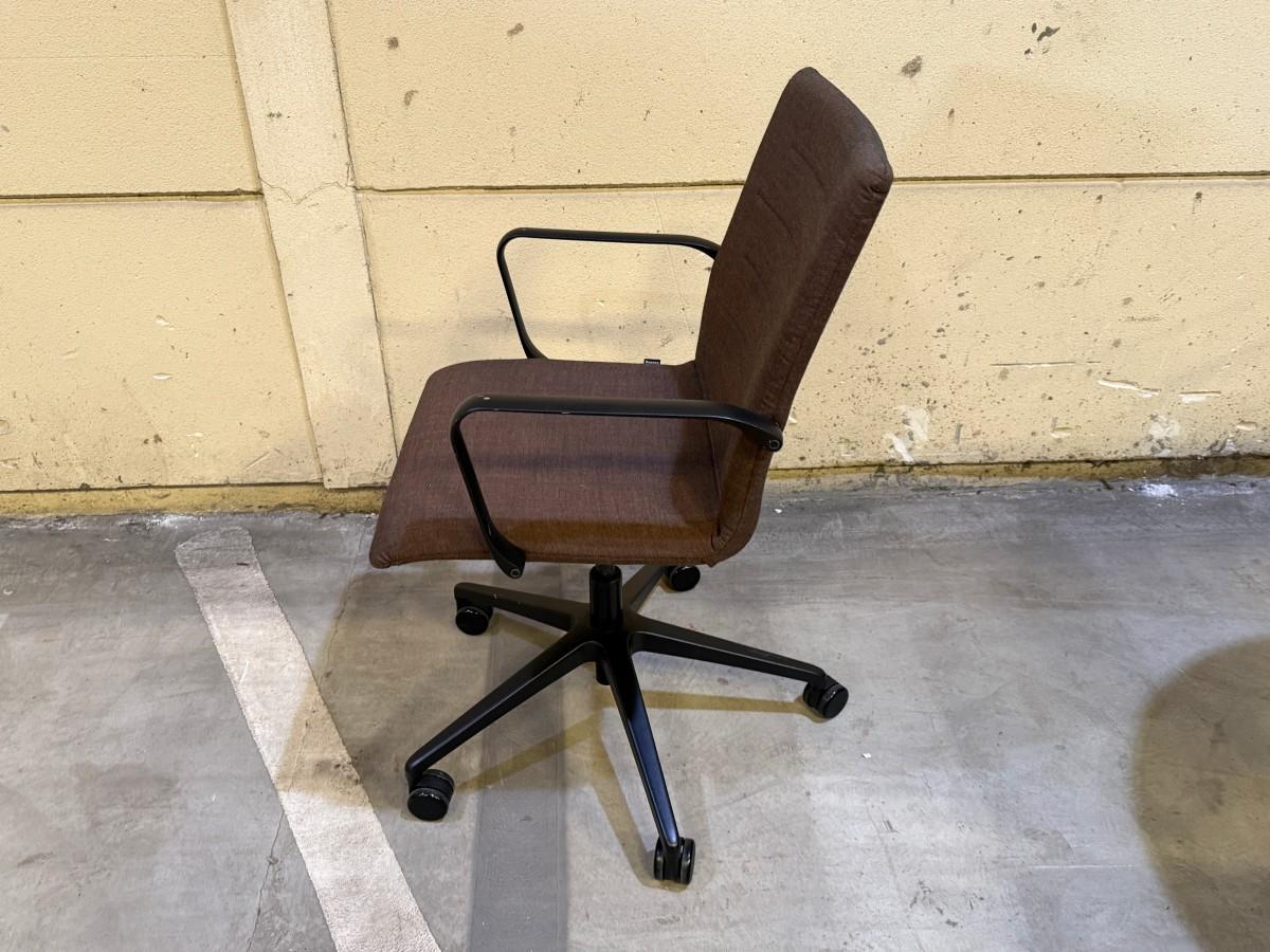 7 stk. LD Seating Oslo 227 konferansestoler og 2 møtebord