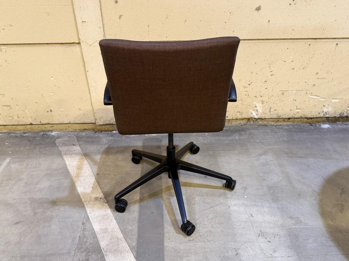 7 stk. LD Seating Oslo 227 konferansestoler og 2 møtebord